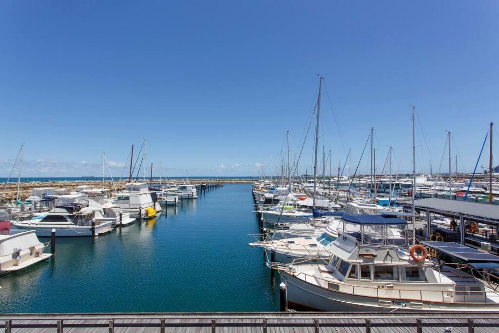 Waterfront Escape On Fishermans Wharf W Ocean View Apartment Fremantle Exterior foto